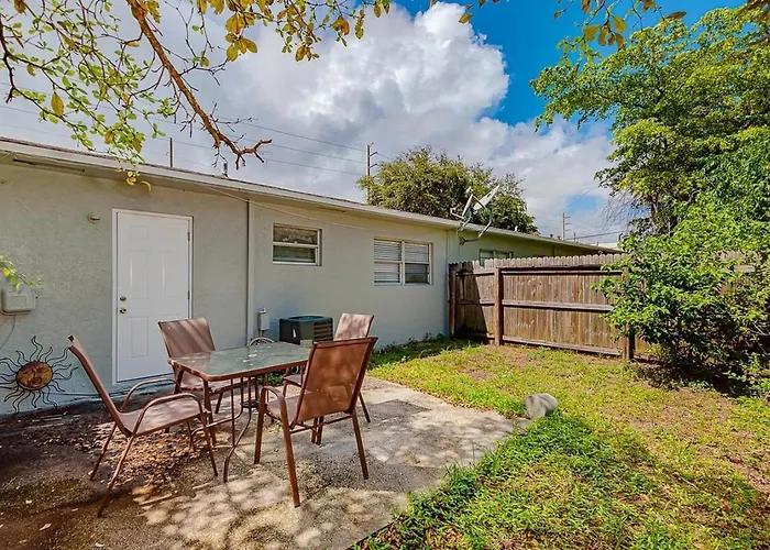 2 Bedroom House Minutes From Beach And Casino Db1