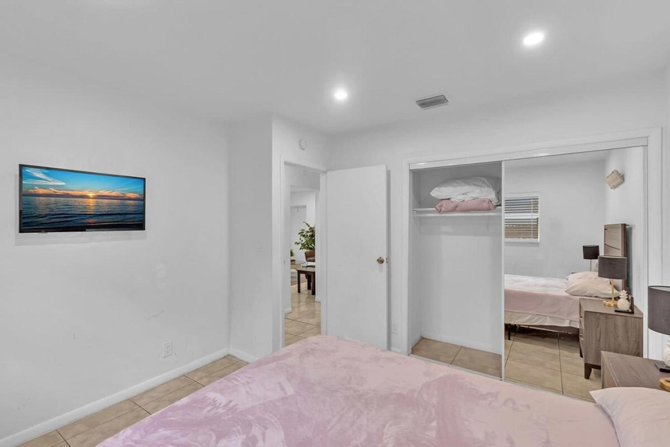 2 Bedroom House Minutes From And Casino Db1 * Dania Beach