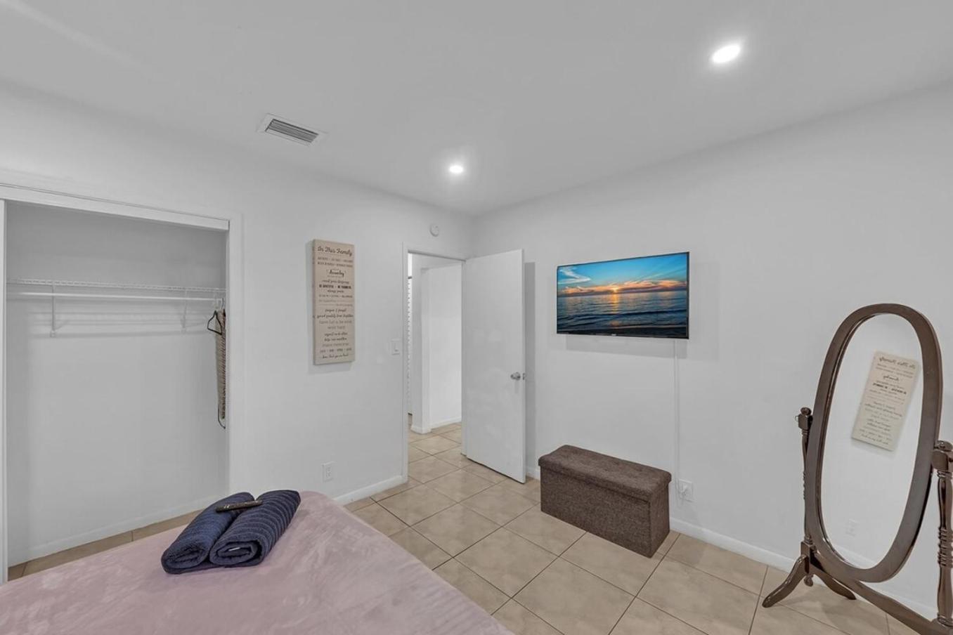 2 Bedroom House Minutes From And Casino Db1 Holiday home Dania Beach
