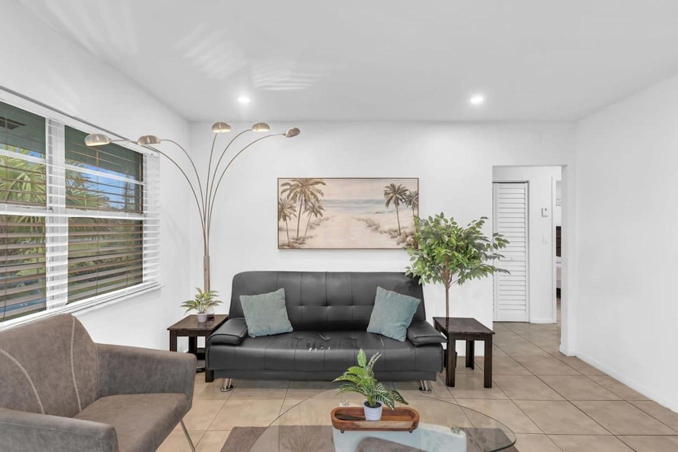 2 Bedroom House Minutes From And Casino Db1 * Dania Beach